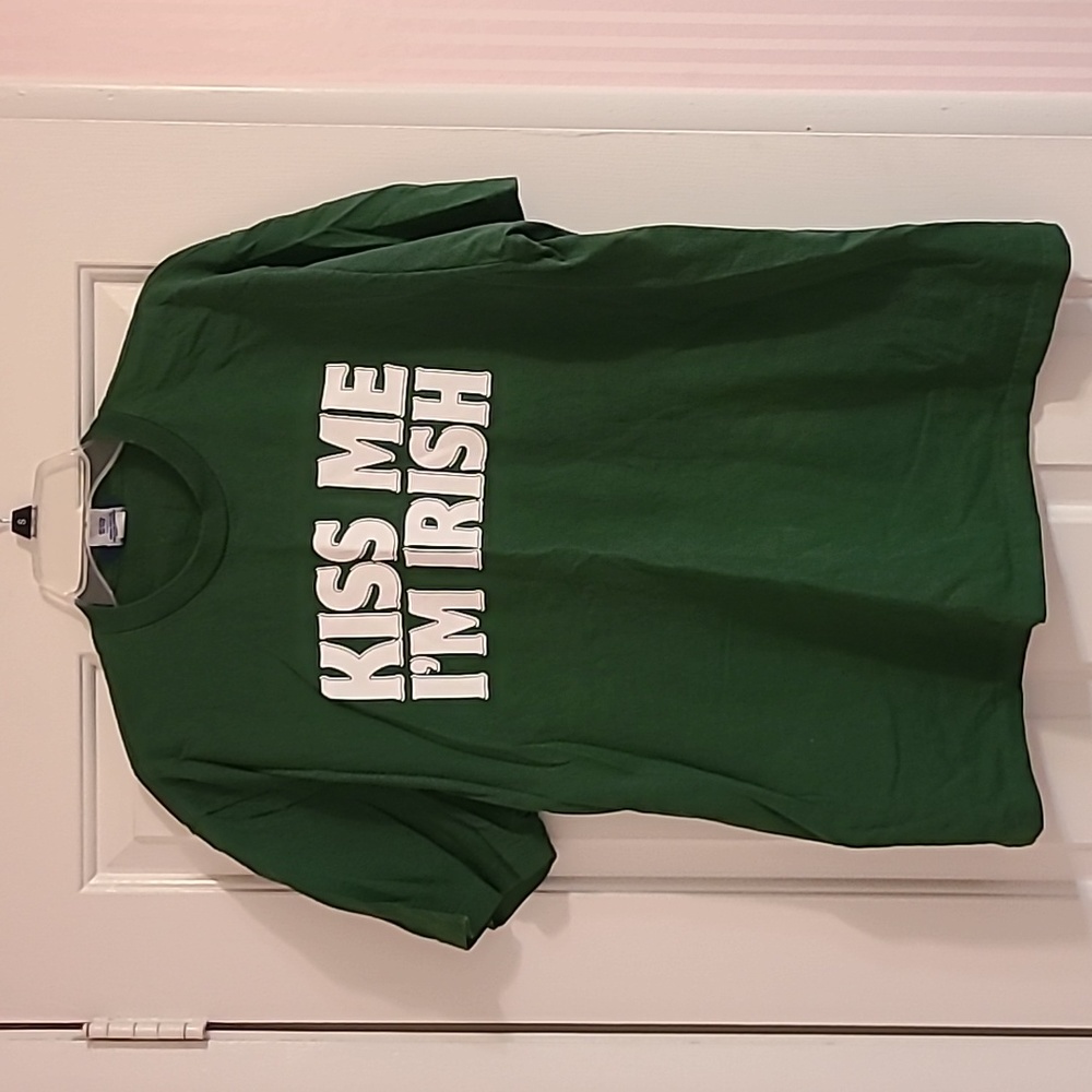 Old Navy Kiss Me I'm Irish tshirt XL